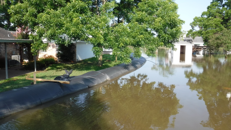 AquaDams as Flood Control Barriers