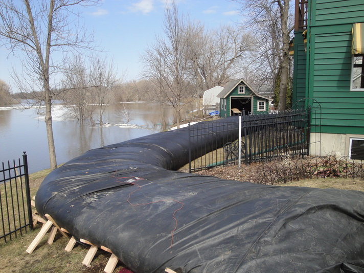 AquaDams as Flood Control Barriers