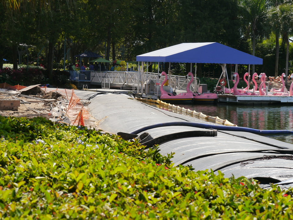 12ft AquaDams at Orlando SeaWorld, 2015