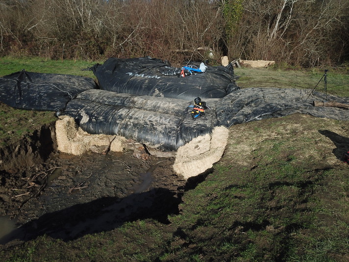 Jacoby Creek Bank Washout, Isolation with AquaDams